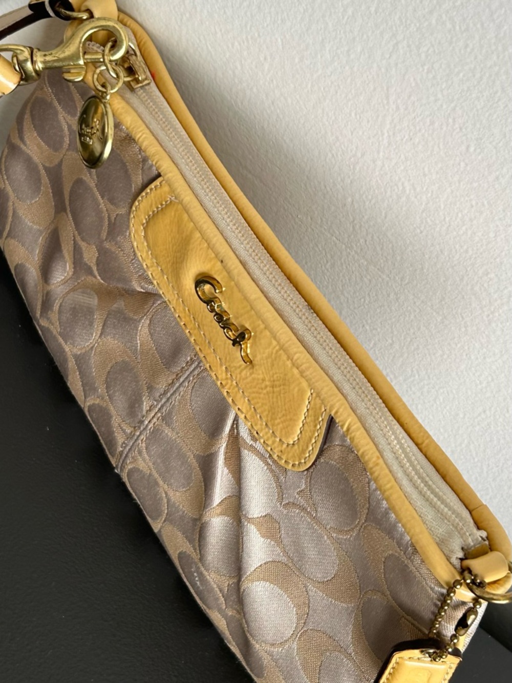 Vintage Coach Yellow Signature Canvas Wristlet Yellow Zip Pouch Clutch Y2K - Picture 8 of 11
